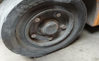 pneu usé chariot élévateur pneu usé chariot élévateur
